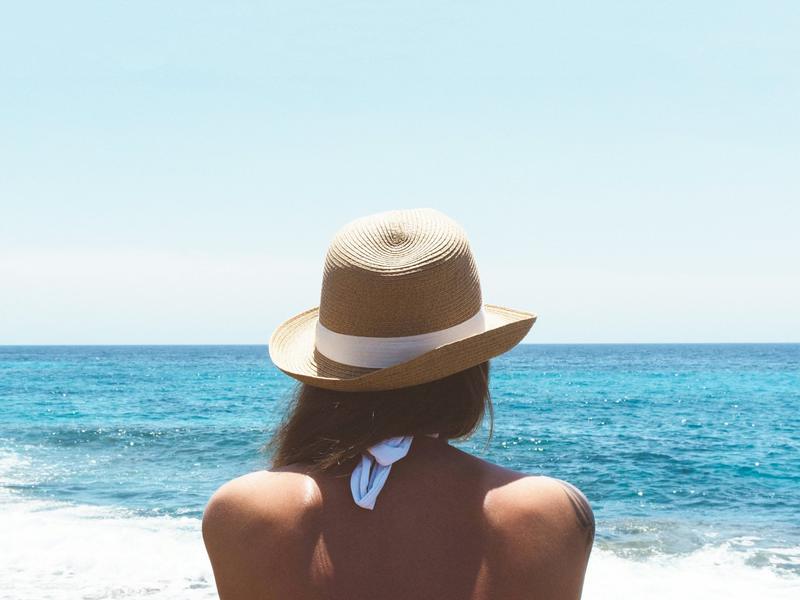 Piel bronceada y luminosa